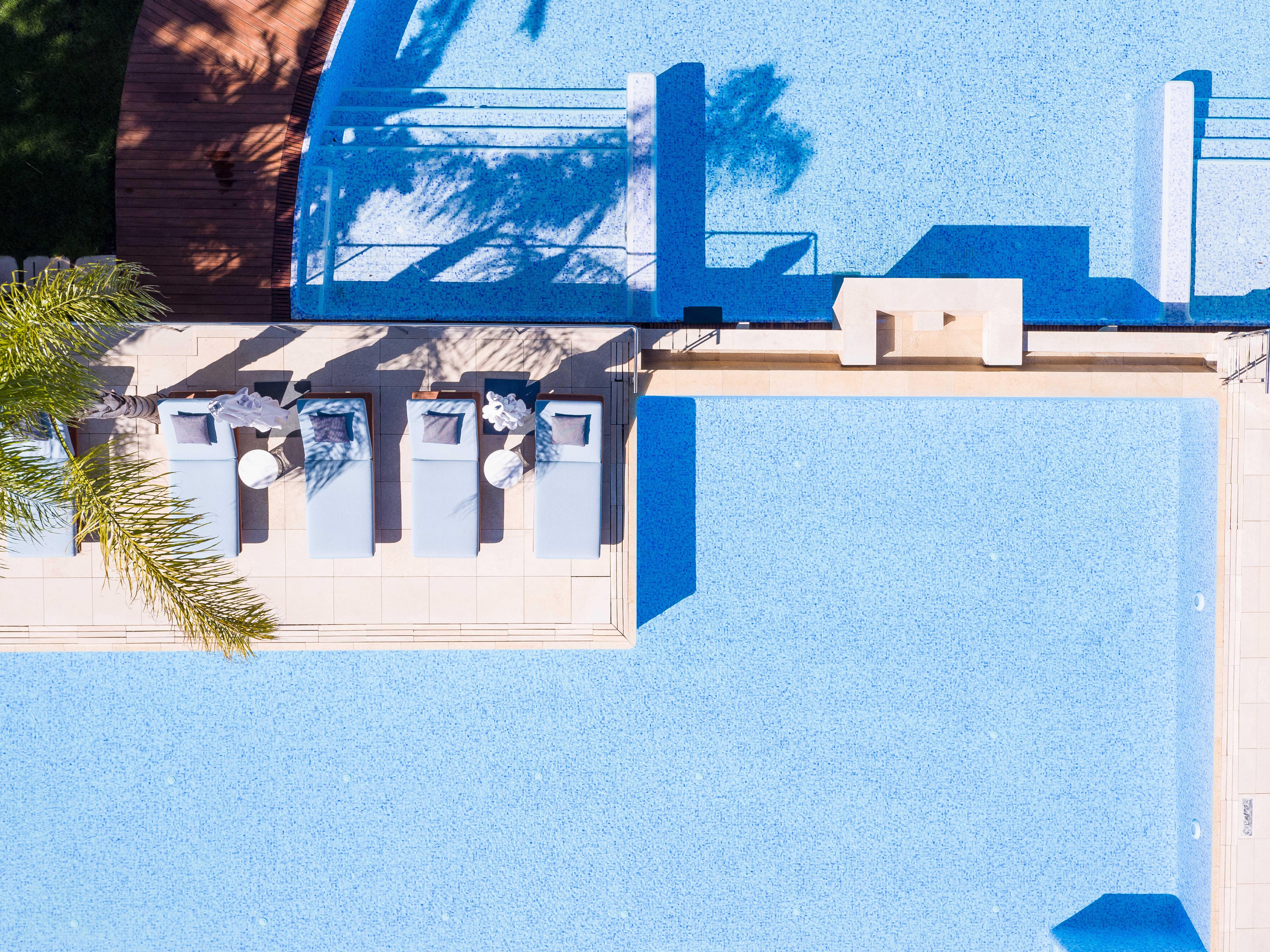Aguas De Ibiza Grand Luxe Hotel - Small Luxury Hotel Of The World Santa Eularia des Riu Ngoại thất bức ảnh The 1990s saw the rise of the "blue and white" colour scheme.