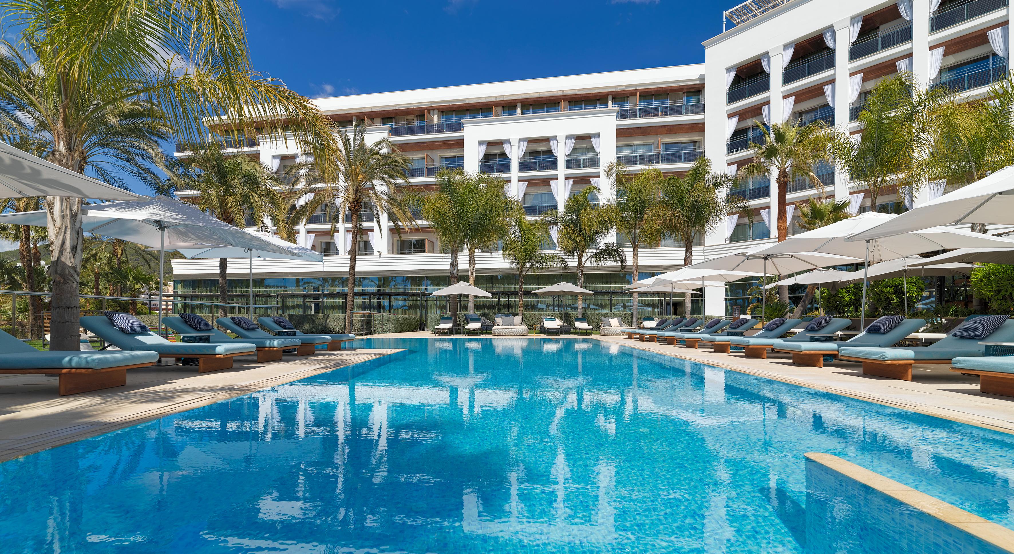 Aguas De Ibiza Grand Luxe Hotel - Small Luxury Hotel Of The World Santa Eularia des Riu Ngoại thất bức ảnh The Westin Resort and Spa, Playa Mujeres