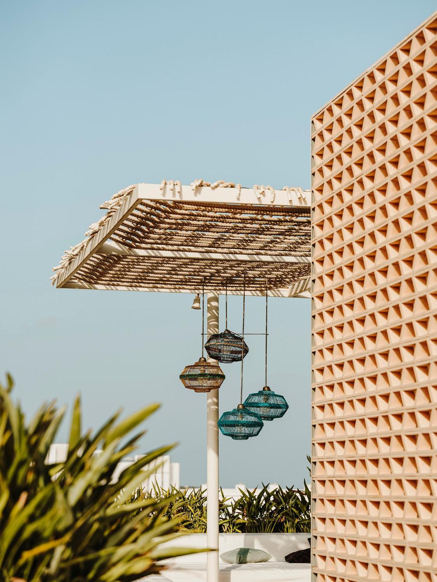 Aguas De Ibiza Grand Luxe Hotel - Small Luxury Hotel Of The World Santa Eularia des Riu Ngoại thất bức ảnh Solar panels at the hotel