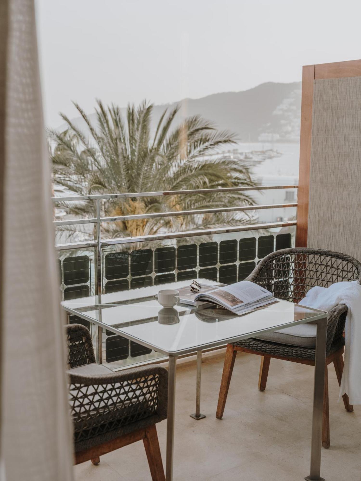 Aguas De Ibiza Grand Luxe Hotel - Small Luxury Hotel Of The World Santa Eularia des Riu Ngoại thất bức ảnh