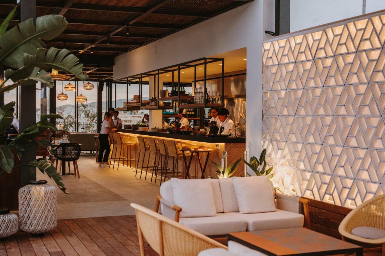 Aguas De Ibiza Grand Luxe Hotel - Small Luxury Hotel Of The World Santa Eularia des Riu Ngoại thất bức ảnh The bar at the rooftop lounge